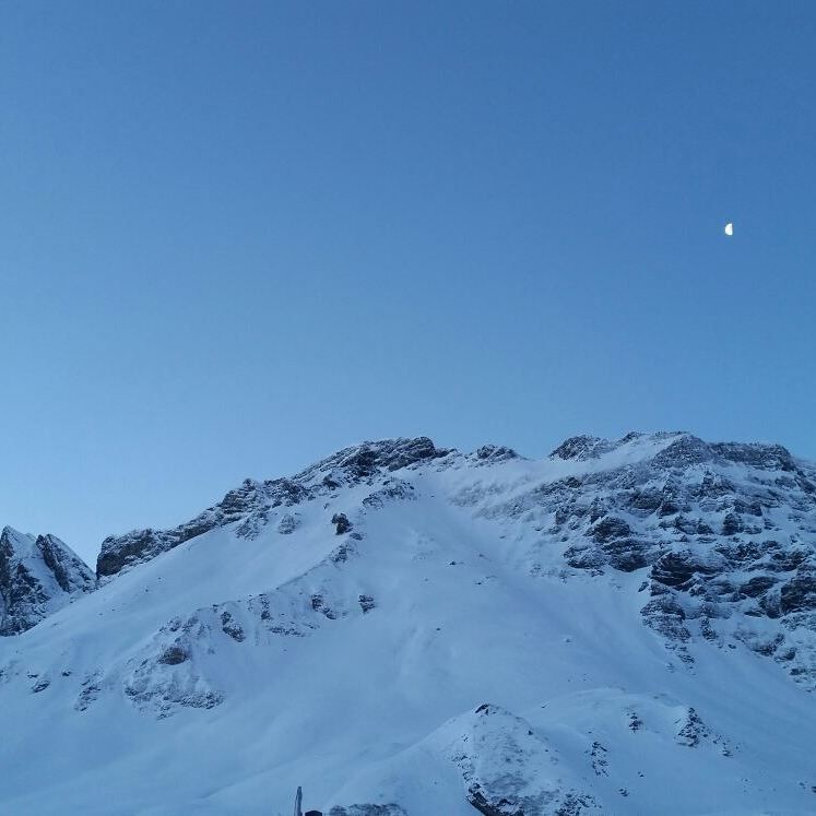Traumhafte Morgenstimmung auf Melchsee-Frutt.? Heute starten die 11. FIS-Europacup Rennen der Damen am Cheselenhang. Weitere Infos zum Rennspektakel findet ihr unter nachtslalom.ch.
Wir und die Fahrerinnen freuen uns auf zahlreiche Besucher. #morning #wonderful #weloveit #nofilter #europacup #fis #race #woman #melchseefrutt
