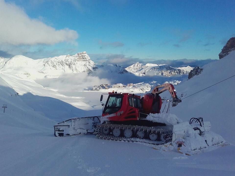 An dieser Stellle ein grosses Dankeschön an die Pistenfahrzeugfahrer für ihre Arbeit! ☀️❄️ #melchseefrutt #fruttpischtner #awesome #nature #hardwork #winter #snow #thankyou #mountains