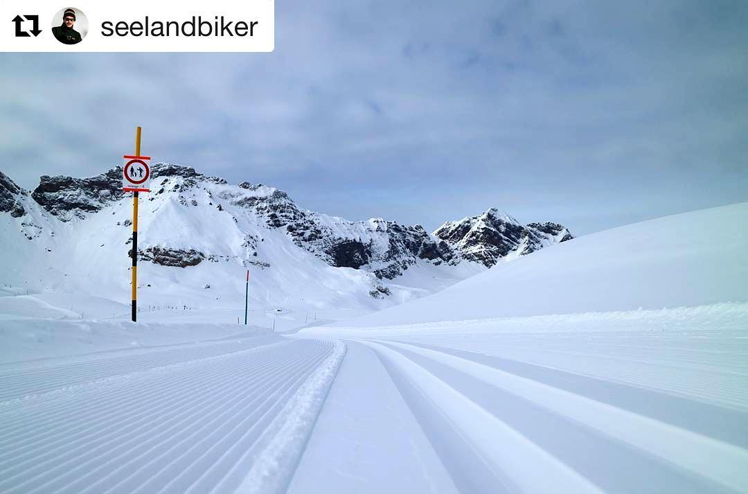 #Repost @seelandbiker ・・・
Freshly prepared to you... #crosscountryskiing #slopes #loipen #langlauf #nordicskiing #snowsports #winterwonderland #winterwunderland #schneewelten #schneeweiss #unberührt #untouched #melchseefrutt #obwalden #innerschweiz #pathfinder #swissmountains #swissalps #skiresort #skidestination #skidefonds #classicstyle #skating #crosscountryskirun #skirun #gooutside #greatoutdoors @melchseefrutt