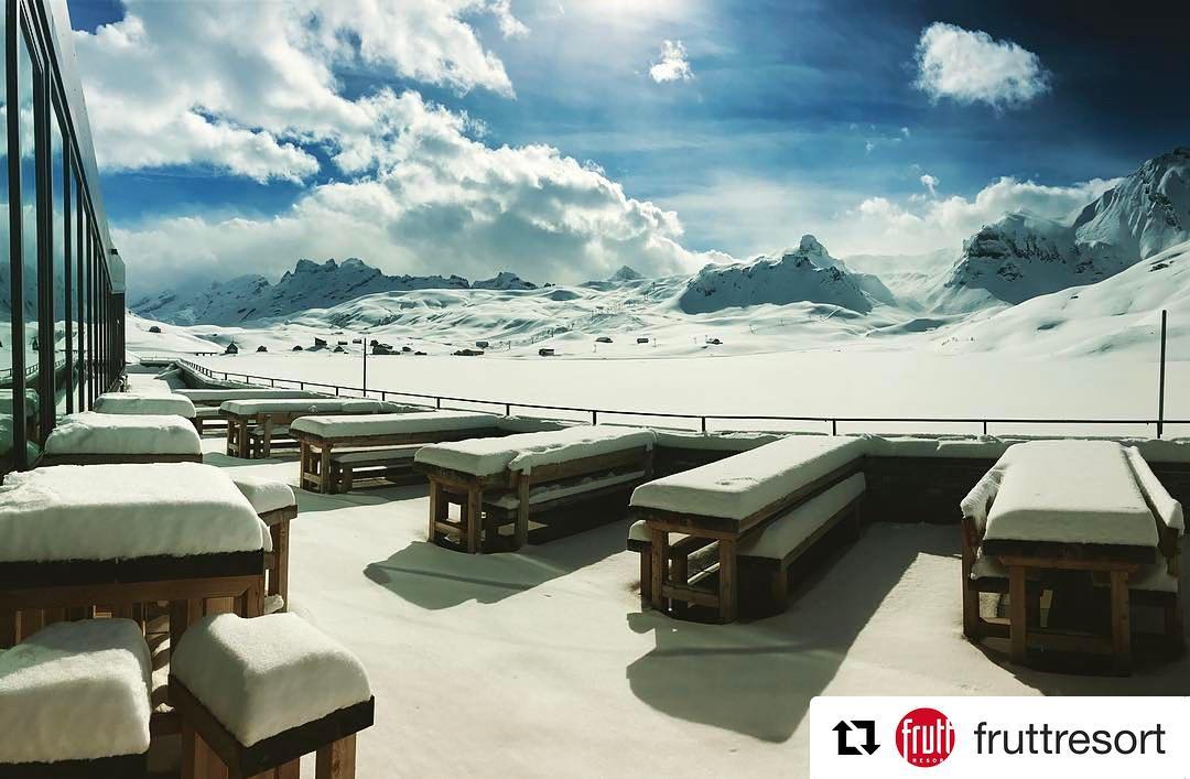 #Repost @fruttresort ???❄️
・・・
Ein Traumtag auf der Frutt? unten im Tal ist Frühling, auf der Melchsee-Frutt tiefer Winter? #fruttfamilylodge #fruttlodge #verliebtindieschweiz #melchseefrutt