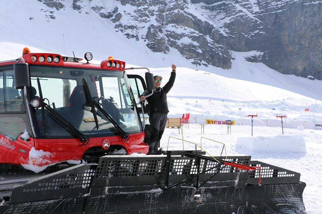 So sieht ein glücklicher Gewinner aus! Herzliche Gratulation dem neuen Schweizermeister der Pistenfahrzeugfahrer Marco Epp von Andermatt Sedrun!! ?? Platz 2 geht an Sandro Hängärtner von Davos Parsenn und Platz 3 an Urs Auer von Davos Jakobshorn. Es war ein spannender Tag, danke an alle Teilnehmer, Zuschauer und Sponsoren! #melchseefrutt #snowpower #ratrack #snow #challenge #winner