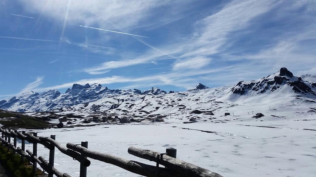 Die Bergstrasse Stöckalp – Melchsee-Frutt ist geöffnet! ✅  Die Bergstrasse von Stöckalp bis Melchsee-Frutt ist ab heute im Einbahnsystem befahrbar. Zu den geraden Stunden (z.B. 06.00 Uhr) könnt ihr berg- und in den ungeraden Stunden (z.B. 07.00 Uhr) talwärts fahren. Für das Passieren der Schranke benötigt ihr eine Keycard oder ihr könnt ein Parkticket für CHF 16.- ziehen.  Die Sportbahnen Melchsee-Frutt befinden sich zurzeit noch in der Zwischensaison und starten am 15. Juni 2017 in die Sommersaison. 
Wir wünschen euch genussvolle Frühlingstage.
Euer Frutt-Team☀#melchseefrutt #nature #melchsee #snow #spring #happy