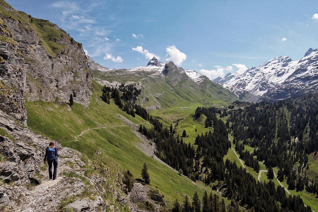 #Repost @raybs Melchsee-Frutt - Engstlensee ? #melchseefrutt #hiking #engstlenalp #nature #mountains #obwalden #photography #sunny
