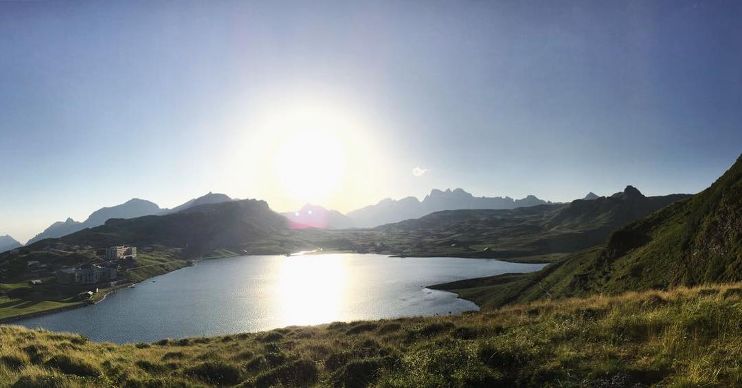 Morgenstund hat Gold im Mund… Wir wünschen allen einen tollen 1. August! ?☀️ #melchseefrutt #nature #panorama #picoftheday #landscape #lake #mountainlake #happy