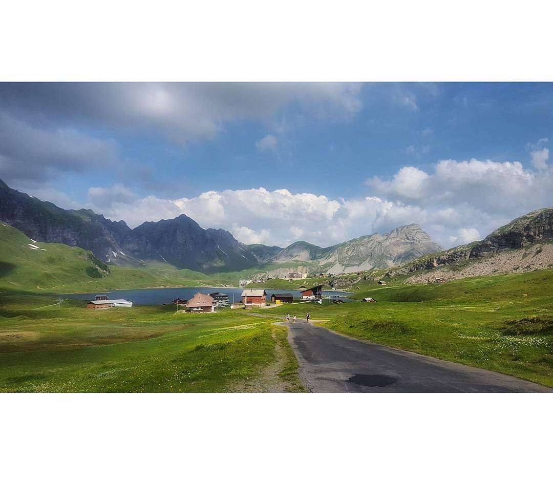 #Repost @rahelradisli
・・・
Damals, als ich am 23. Juni ohne Portmonee wandern ging ? Die Vier-Seen-Wanderung von Melchsee-Frutt bis zum Trübsee ist echt wunderschön!!
