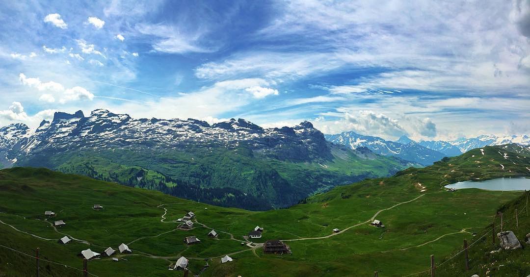 Noch bis Montag, 25. September sind bei uns Aktionswochen… ?#Repost @traveldiarymary
Ain’t no Mountain high enough 
Photo by @traveldiarymary  #wow #tannsee #tannalp #melchseefrutt #switzerland #nature #bluesky #cloudy #photooftheday #green #sky #titlis #love #happy #instagood #instatravel #instadaily #visiting #summer  #iphone6s