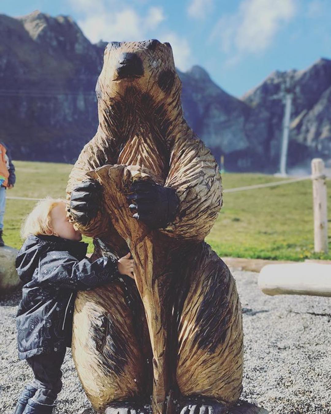 Der Fruttli-Weg bringt Kinderaugen zum Strahlen! ? #Repost .
@snowflakekindermoebel
Liebe Grüsse vom Murmeltier
#melchseefrutt #switzerland #beautifulswitzerland #schweiz #wochenendausflug #murmeltier #snowflakeontour