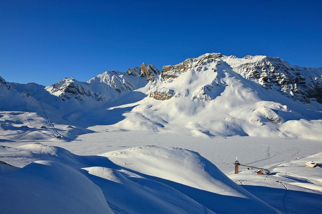 Vom Freitag, 8. Dezember bis Sonntag, 10. Dezember 2017 nehmen wir wieder den Winterbetrieb auf! ❄️ Neu sind auch die Talabfahrten bis Stöckalp offen. Die Übersicht aller geöffneten Anlagen/Dienstleistungsbetriebe findet ihr auf unserer Website! 
Am Samstag, 16. Dezember 2017 starten wir dann in die reguläre Wintersaison! Wir freuen uns! #melchseefrutt #frutt #winter #enjoy #landscape #wonderland #fun