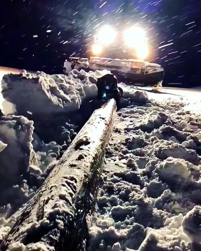 Grosses Dankeschön dem fruttpark-Team ❤️ #Repost @fruttpark
Wir arbeiten mit Hochdruck daran euch auf Saisoneröffnung den bestmöglichen Park zu bieten!
#fruttpark #snowpark #melchseefrutt #freestylepark #snow #park #melchsee #frutt #freeski #snowboard #shaper #parkshaper #pistenbully #tube