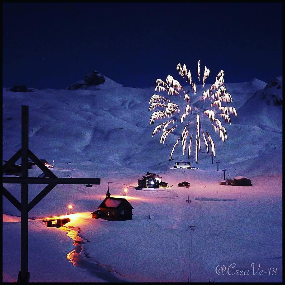 #Repost @fitsportcoach・・・Happy New Year 2018A tous un super départ en 2018 ? ....#outdoorwomen #melchseefrutt #obwalden #teamfitsport #fitsportcoach #love #newyear #snow @giannimarathon @ju_an_alvarez @sunyleila @fruttlodge @melchseefrutt @isostarch @polarglobal @asicsrunning @sky__faith_ @skinfit_international