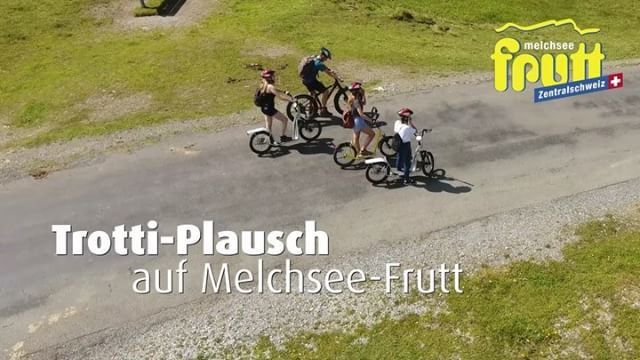 8 Kilometer Spass pur, 8 Kilometer Trotti-Plausch?.Jetzt dein Trottinett an der neuen Bergstation? für 10.- pro Person ausleihen und eine rasante Abfahrt nach Stöckalp geniessen ?⛰.