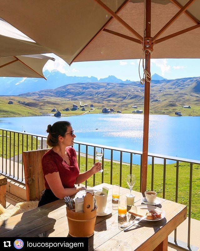 #Repost @loucosporviagem with @get_repost・・・Breakfast with a view! ❤️??? Hoje tomamos o super café da manhã do nosso hotel Frutt Lodge @FruttResort no terraço com essa vista incrível do lago e das montanhas! Dia lindo por aqui (óbvio que vai rolar outro mergulho no lago ?). ⠀⠀ O Frutt Lodge fica a 1h de Lucerna. Venham passar 2/3 noites nesse lugar! Vale a pena! Ao lado do Frutt Lodge fica o Frutt Family que tem toda a estrutura necessária para quem viaja com crianças. Ambos fazem parte do @FruttResort. ⠀⠀ #InLoveWithSwitzerland @MySwitzerland #LoucosNaSuiça #FruttLodge