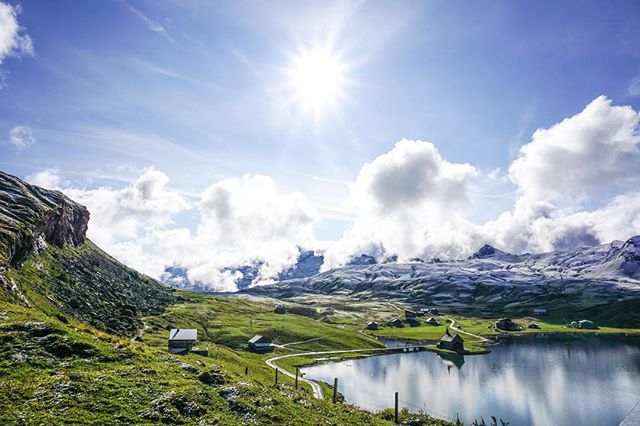 „Dieses Foto habe ich Ende August geschossen, als das erste Güpfli Schnee bei euch lag.😉“ – @mrsemuu –
Unsere zweite #gewinnerin des Fotowettbewerbs ist @mrsemuu 
Als eines ihrer Lieblingsbilder betitelt sie ihr Meisterwerk, welches sie auf der fantastischen #vierseenwanderung aufgenommen hatte. – „Freue mich jetzt schon wieder auf die Ski/Snowboardsaison!“