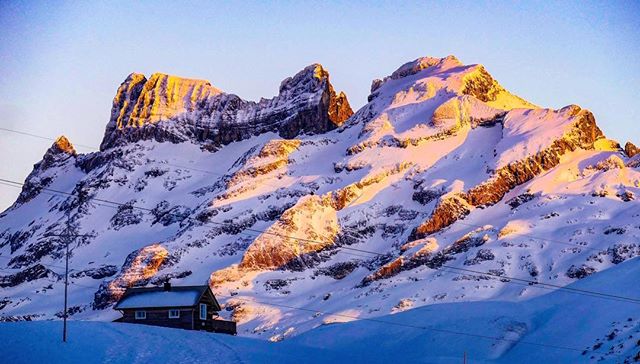 Der Countdown läuft: Noch 10 TAGE bis zum offiziellen Start in die Wintersaison 2018/19❄️🥳.
–
Auf was freut ihr euch am MEISTEN?🤔 Skifahren?⛷, Winterwandern🥾 oder doch auf das Nachtschlitteln? 🛷