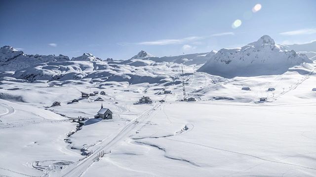 Grandiose Weitsicht auf das Hochplateau Melchsee-Frutt im Winter 👀🏔
–
#melchseefrutt #ski #snowboarding #winterwonderland #schweiz #switzerland #suisse #swiss #inlovewithswitzerland #landscape #photography #obwalden #snow #winter #cold #sunny #love #capturethemoment #great #view #melchsee #2019 #winterseason
