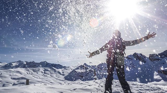 Bereit für eine traumhaft schöne Schneeschuhtour?❄️ Wir haben geniales Wetter☀️. Und wir lieben es😍! Was ist mit euch? 🤔–#melchseefrutt #snow #bonistock #obwalden #inlovewithswitzerland #love #sun #sunshine #fun #mountains #happy #beautiful #nature #photography #landscape