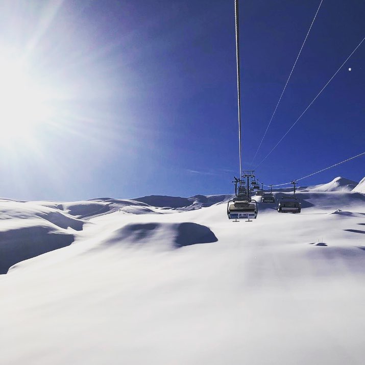 ❄️Das Beste kommt zum Schluss❄️
Geniesst den Neuschnee und Sonnenschein zum Saisonabschluss! Am Sonntag laden wir alle ein bei der Talstation auf die tolle Wintersaison anzustossen! 🍾
@obwaldentourismus @ilove_lucerne 
#endofseason #winterisback #winterwonderland #powder #frühlingsskifahren